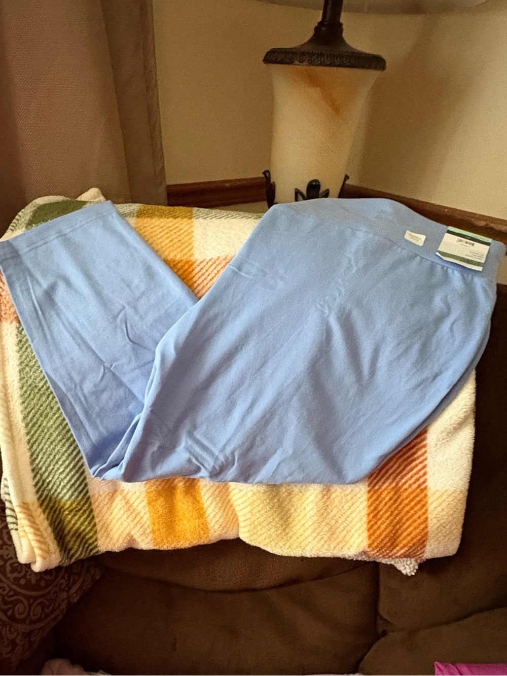 WMS Capri Legging soft , light blue . Sz 4x (28-30in), inseam  22 inches , NWT